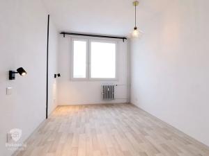 Pronájem bytu 2+kk, Praha - Kobylisy, Třebenická, 40 m2