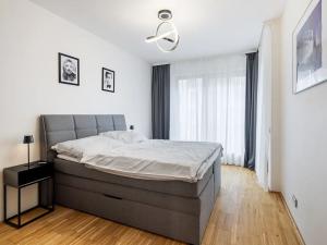 Pronájem bytu 2+kk, Praha - Karlín, Rohanské nábřeží, 60 m2