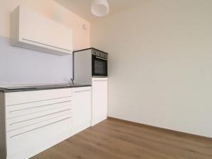 Pronájem bytu 1+kk, Praha - Záběhlice, Choceradská, 43 m2