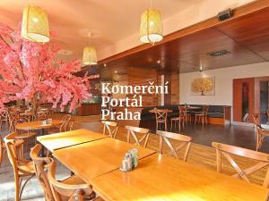 Pronájem restaurace, Praha - Stodůlky, Šostakovičovo náměstí, 670 m2