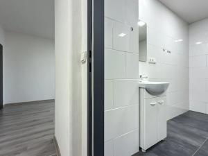 Pronájem bytu 2+kk, Chomutov, Partyzánská, 68 m2