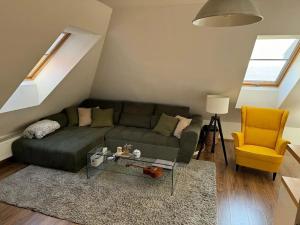 Pronájem bytu 2+kk, Praha - Vinohrady, Šrobárova, 74 m2