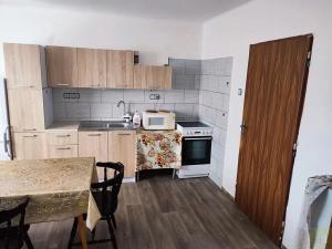 Pronájem bytu 2+kk, Praha - Běchovice, Na spáleništi, 33 m2