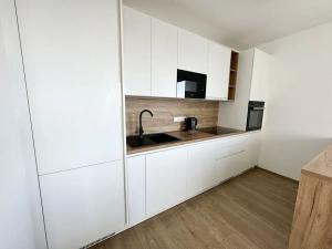 Pronájem bytu 3+kk, Praha - Prosek, Litoměřická, 80 m2