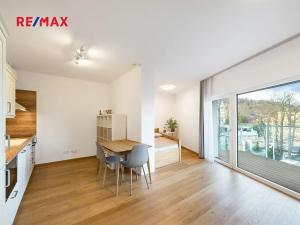 Pronájem bytu 1+kk, Praha - Smíchov, Kobrova, 43 m2