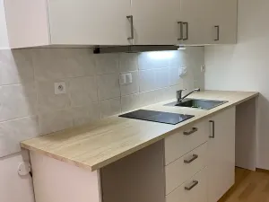 Pronájem bytu 1+kk, Liběchov, nám. V. Levého, 28 m2