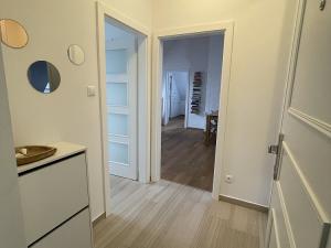 Pronájem bytu 2+kk, Praha - Bubeneč, Sládkova, 47 m2