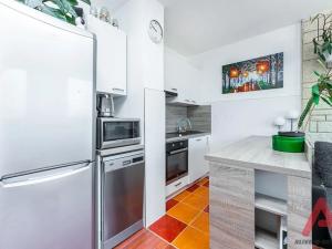 Prodej bytu 2+kk, Praha - Modřany, Vokrojova, 44 m2