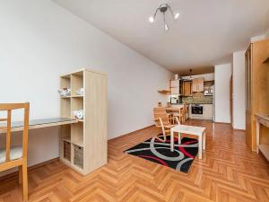 Pronájem bytu 2+kk, Praha - Hlubočepy, Voskovcova, 50 m2