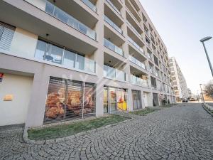 Prodej obchodního prostoru, Praha - Karlín, Za Karlínským přístavem, 73 m2