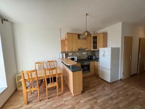 Pronájem bytu 2+kk, Praha - Dolní Chabry, U jízdárny, 48 m2