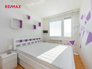 Pronájem bytu 2+kk, Praha - Bohnice, Zelenohorská, 42 m2