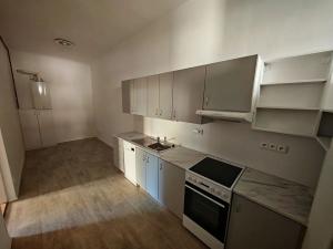 Pronájem bytu 1+1, Praha - Nové Město, Na bojišti, 38 m2