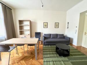 Pronájem bytu 2+kk, Praha - Smíchov, U Santošky, 50 m2