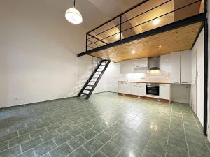 Pronájem atypického bytu, Praha - Karlín, Vítkova, 36 m2