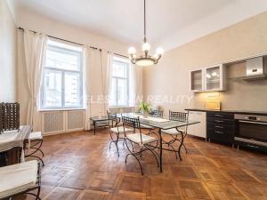 Pronájem bytu 3+1, Praha - Malá Strana, Malostranské náměstí, 108 m2