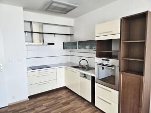 Pronájem bytu 2+kk, Praha - Letňany, Bechlínská, 56 m2