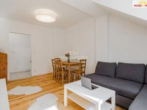 Prodej bytu 2+1, Karlovy Vary, Zeyerova, 45 m2