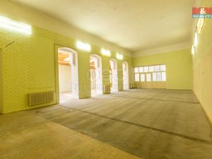 Prodej obchodního prostoru, Louny, Mírové náměstí, 1353 m2