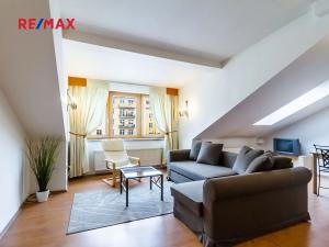 Pronájem bytu 2+kk, Praha - Vršovice, 28. pluku, 62 m2