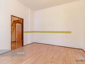 Prodej bytu 2+1, Trnová, 84 m2