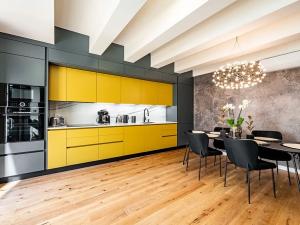 Pronájem bytu 3+kk, Praha - Vinohrady, Římská, 175 m2