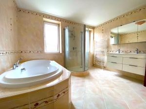 Pronájem vily, Statenice, Za Roklí, 336 m2