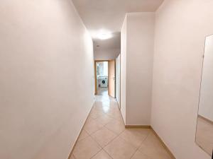 Pronájem bytu 1+kk, Praha - Horní Měcholupy, Mantovská, 40 m2