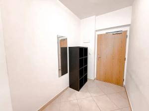 Pronájem bytu 1+kk, Praha - Horní Měcholupy, Mantovská, 40 m2