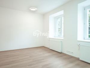 Pronájem bytu 2+kk, Praha - Bubeneč, Verdunská, 37 m2