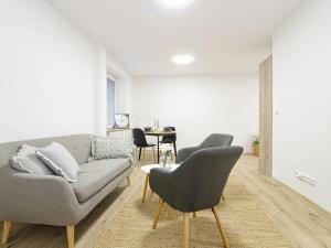 Pronájem bytu 2+kk, Ostrava, Svazácká, 53 m2