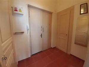 Pronájem bytu 2+kk, Praha - Bubeneč, Šmeralova, 56 m2
