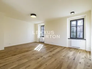 Pronájem kanceláře, Praha - Hradčany, Kanovnická, 812 m2