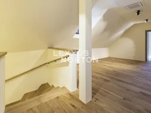 Pronájem kanceláře, Praha - Hradčany, Kanovnická, 812 m2