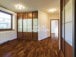 Pronájem vily, Praha - Nebušice, Spojová, 410 m2
