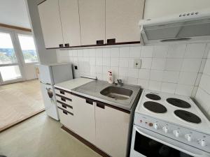 Pronájem bytu 2+kk, Brno - Bohunice, Uzbecká, 4488 m2