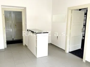 Pronájem obchodního prostoru, Praha - Řeporyje, Ke zdravotnímu středisku, 43 m2