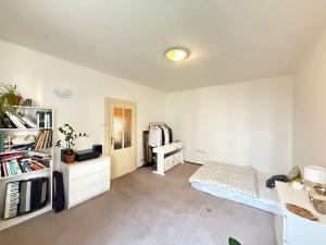 Pronájem bytu 1+kk, Praha - Vršovice, Holandská, 34 m2