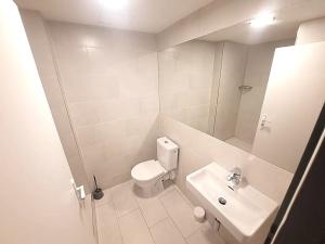Pronájem bytu 1+kk, Praha - Radotín, Vrážská, 27 m2