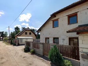 Prodej podílu rodinného domu, Písty, 220 m2