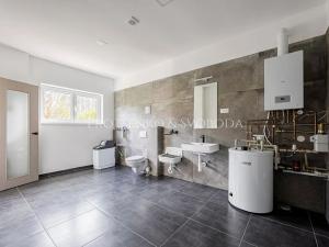 Prodej vícegeneračního domu, Milovice, Lesní, 423 m2