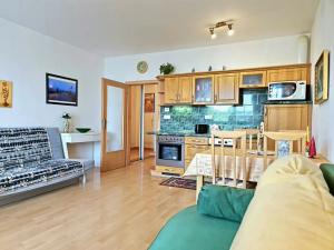 Pronájem bytu 1+kk, Praha - Kunratice, Za valem, 38 m2
