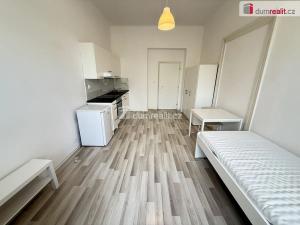 Pronájem bytu 1+kk, Praha - Smíchov, Na Skalce, 28 m2