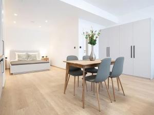Pronájem bytu 1+kk, Praha - Karlín, Pobřežní, 65 m2