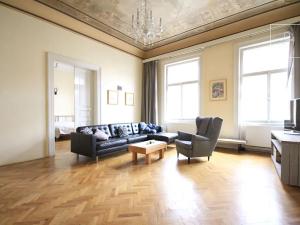 Pronájem bytu 3+1, Praha - Staré Město, Valentinská, 120 m2