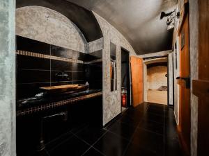 Pronájem obchodního prostoru, Praha - Bubeneč, Kamenická, 92 m2