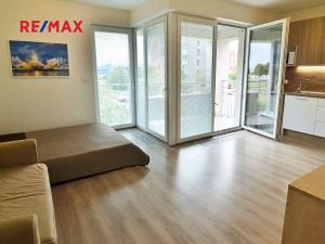 Pronájem bytu 1+kk, Praha - Zličín, Sazovická, 35 m2