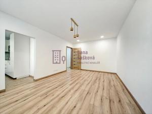 Pronájem bytu 2+1, Jindřichův Hradec, sídliště Vajgar, 57 m2
