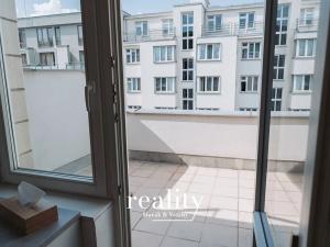 Pronájem bytu 1+1, Praha - Karlín, 34 m2