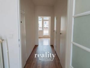 Pronájem bytu 1+1, Praha - Karlín, 34 m2